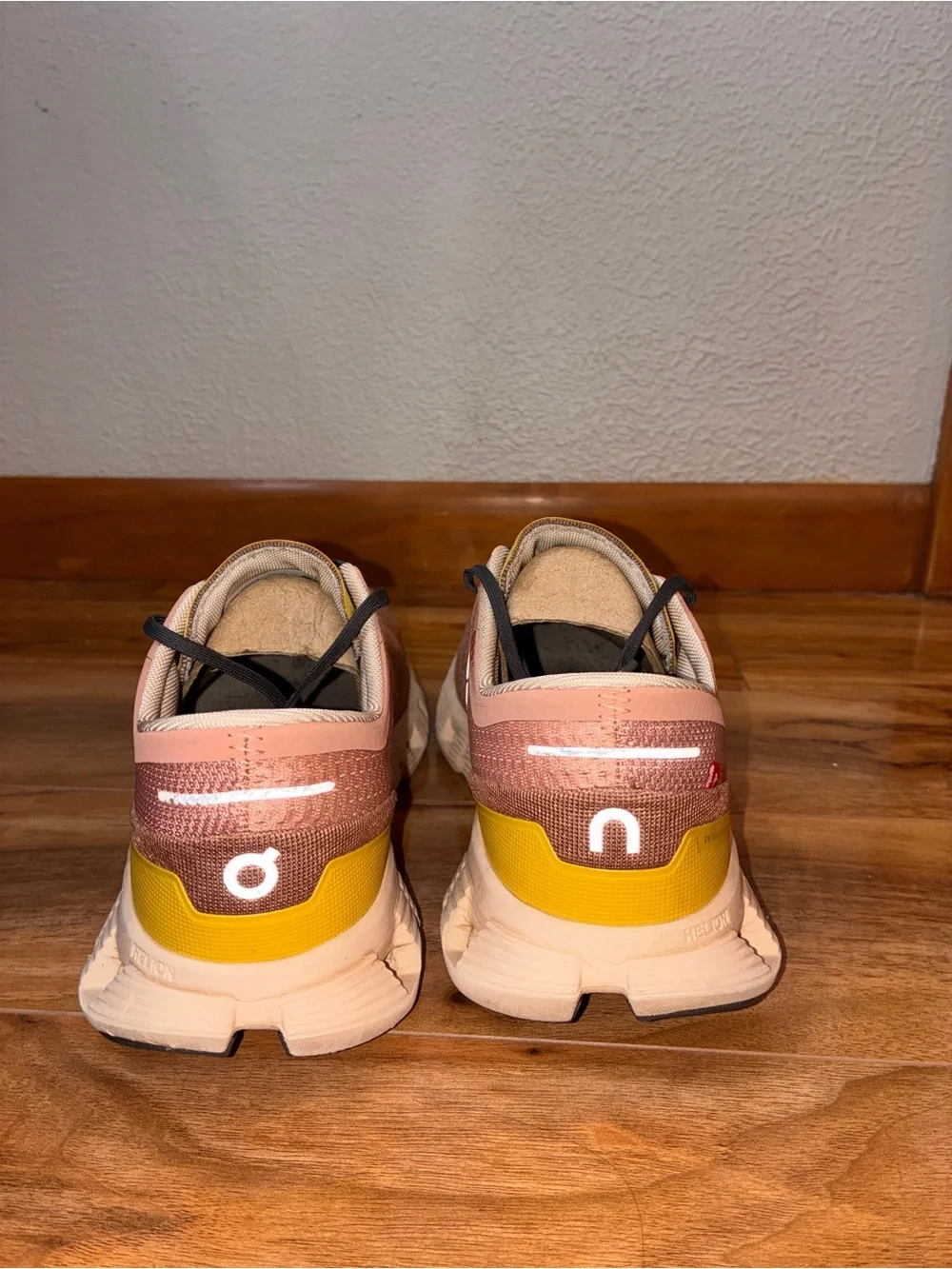 On Cloud X  Women’s Sneaker Pink Mocha & Sand Running Shoe - size 9